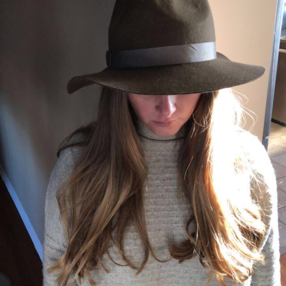 Lack of color hat - Picture 7 of 7